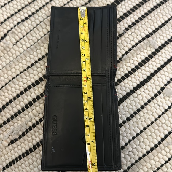 Guess Wallet - Picture 13 of 13
